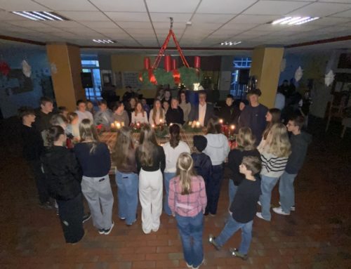 Feierliche Adventskranzsegnung an der LLR